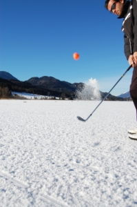 Oranger Golfball  @Information Weissensee