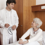 Patientin und Arzt im Gespräch